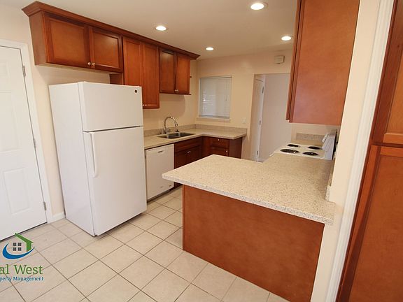 2nd image of 824 Londonderry Dr