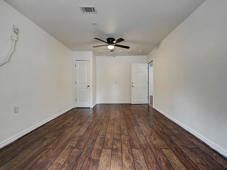 109 E Hayes St — Photo 11