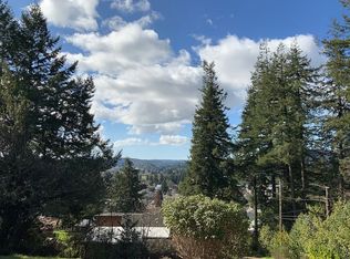 909 E 11th St, Coquille, OR 97423