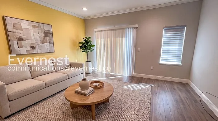 3 bed, 3.0 bath, 1317 sqft, $3,600 — Photo 3