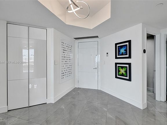4th image of 20191 E Country Club Dr APT 2606