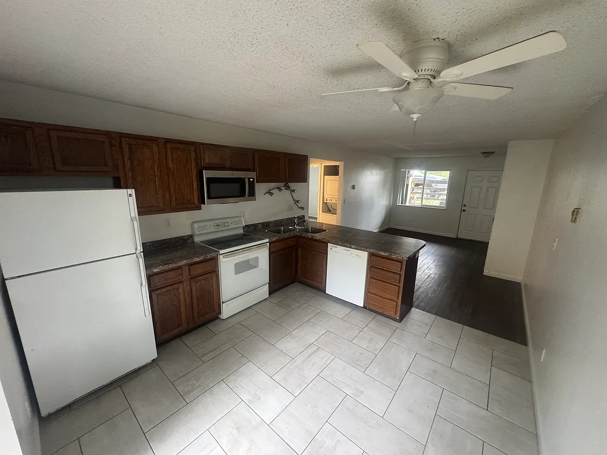 Building Photo - 2914 Straus Ln #D