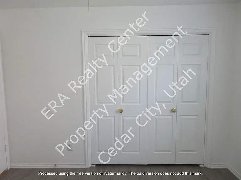 527 E 2015 N — Photo 12