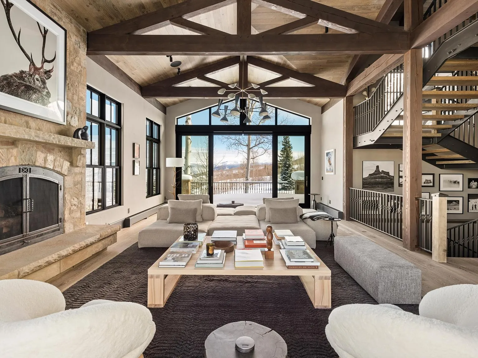 5 bed, 5.5 bath, 5507 sqft, $150,000 — Photo 1