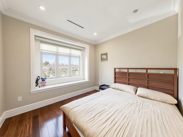 172 W 46th Ave, Vancouver, BC V5Y 2W9