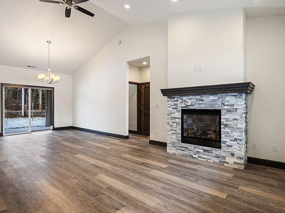 3rd image of 101 Hanson Ct