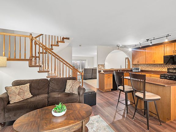 5th image of 6935 Kingston Ct