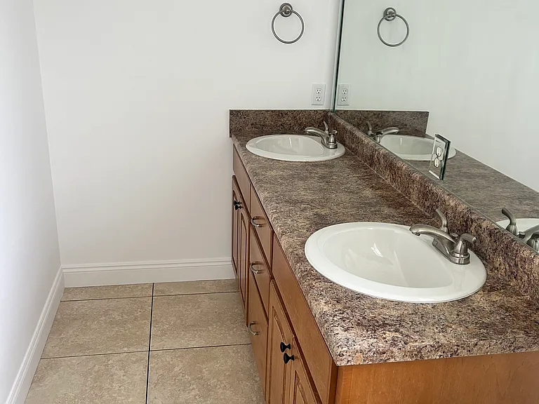 606 Diamonte Cir — Photo 11