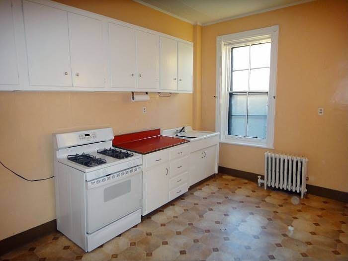 Eat-in-kitchen