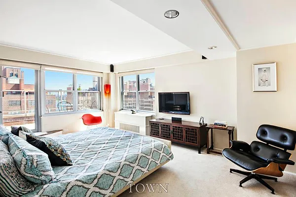 Sold by Town Residential | media 5