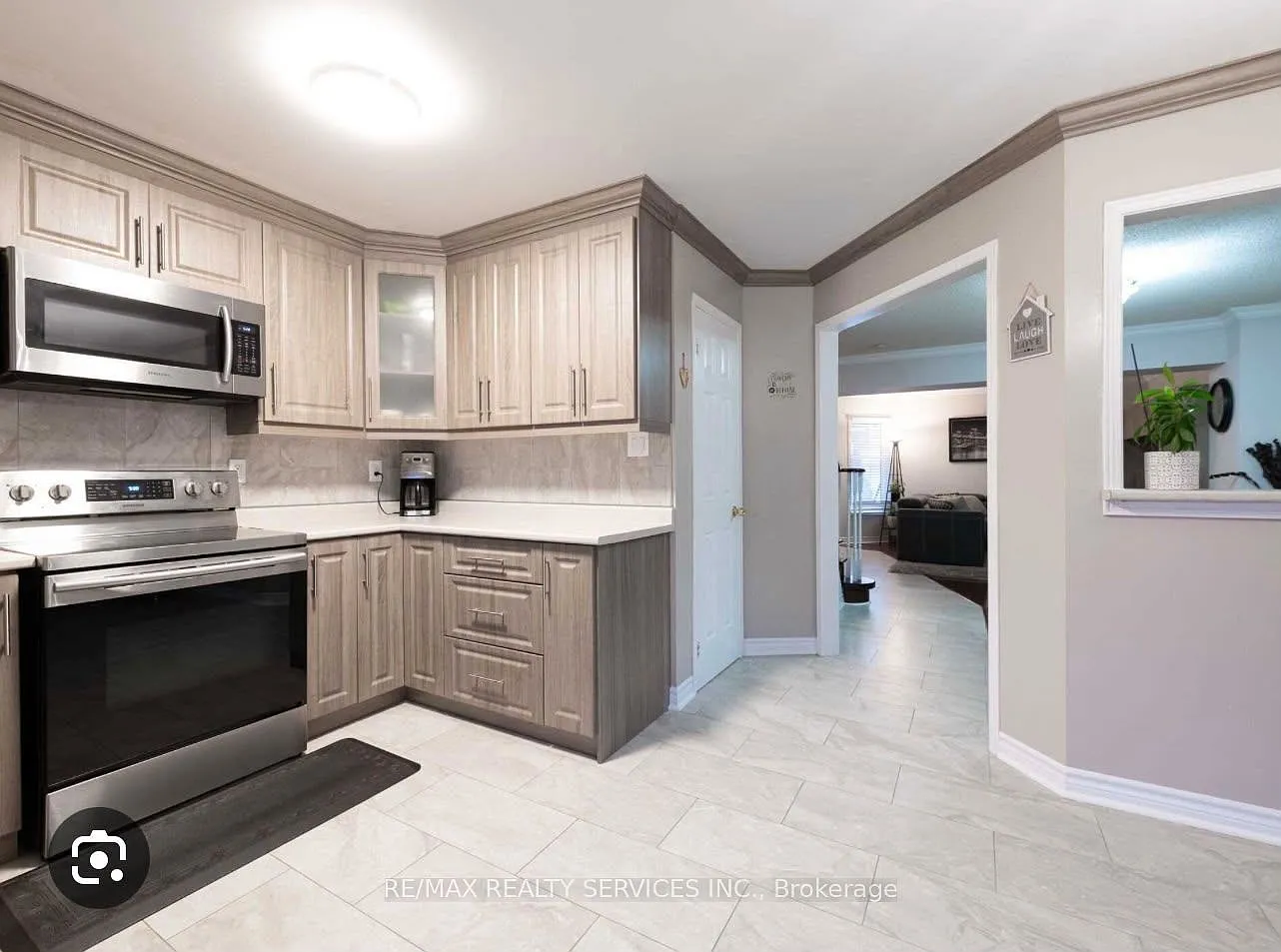 3 bed, $2,900 — Photo 2