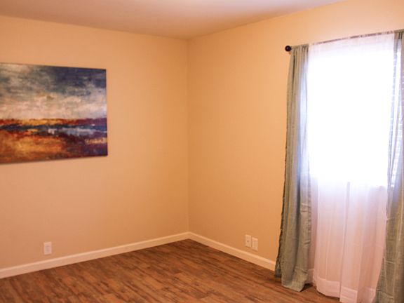 4th image of 2101 E 9th St #14