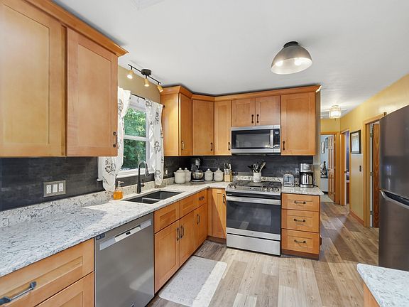 3rd image of 50 Naples St