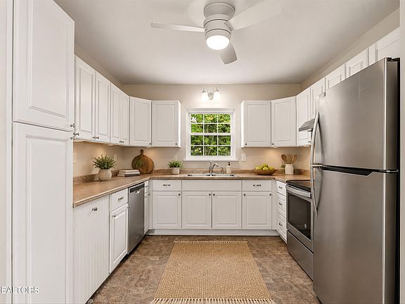 4th image of 2911 Avondale Ave
