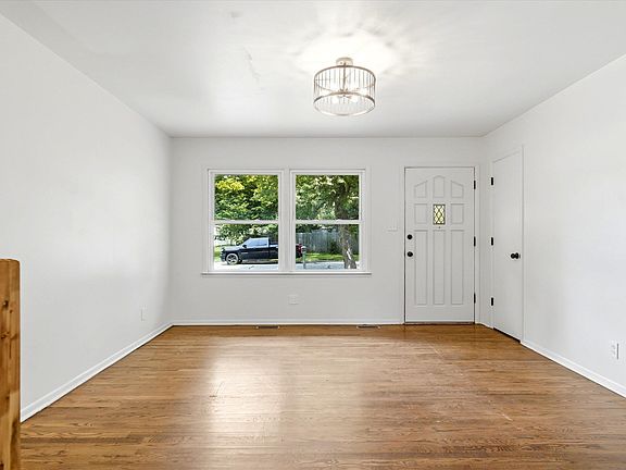 5th image of 3837 SE Humboldt St