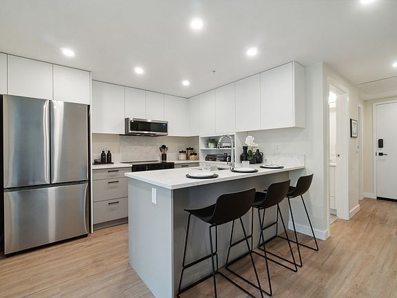 4th image of 2895 E 10th Ave #415