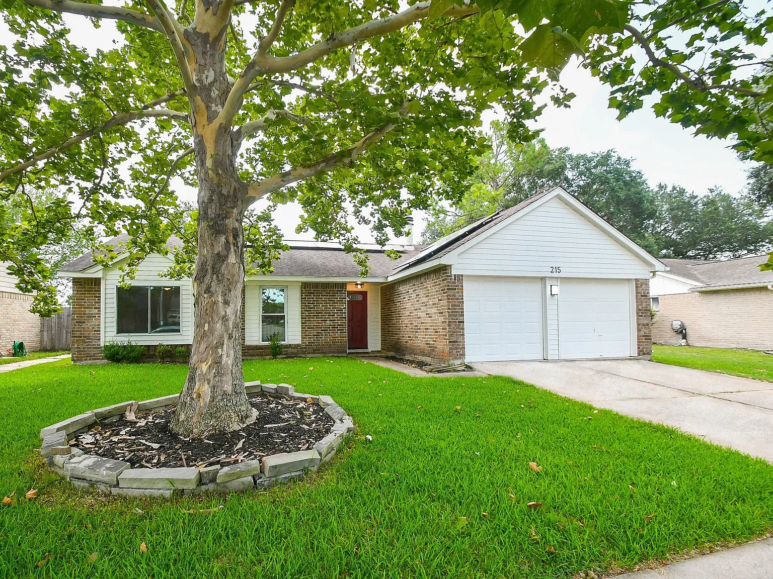 4 bed, 2.0 bath, 1517 sqft, $2,000 — Photo 1
