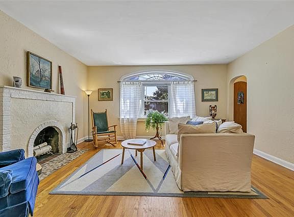 3rd image of 1161 Moorlands Dr