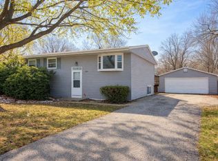 2709 Alton Dr, Champaign, IL 61821