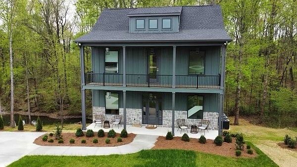1st image of 30 White Oak Ln