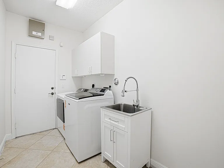 9655 Campi Dr — Photo 33