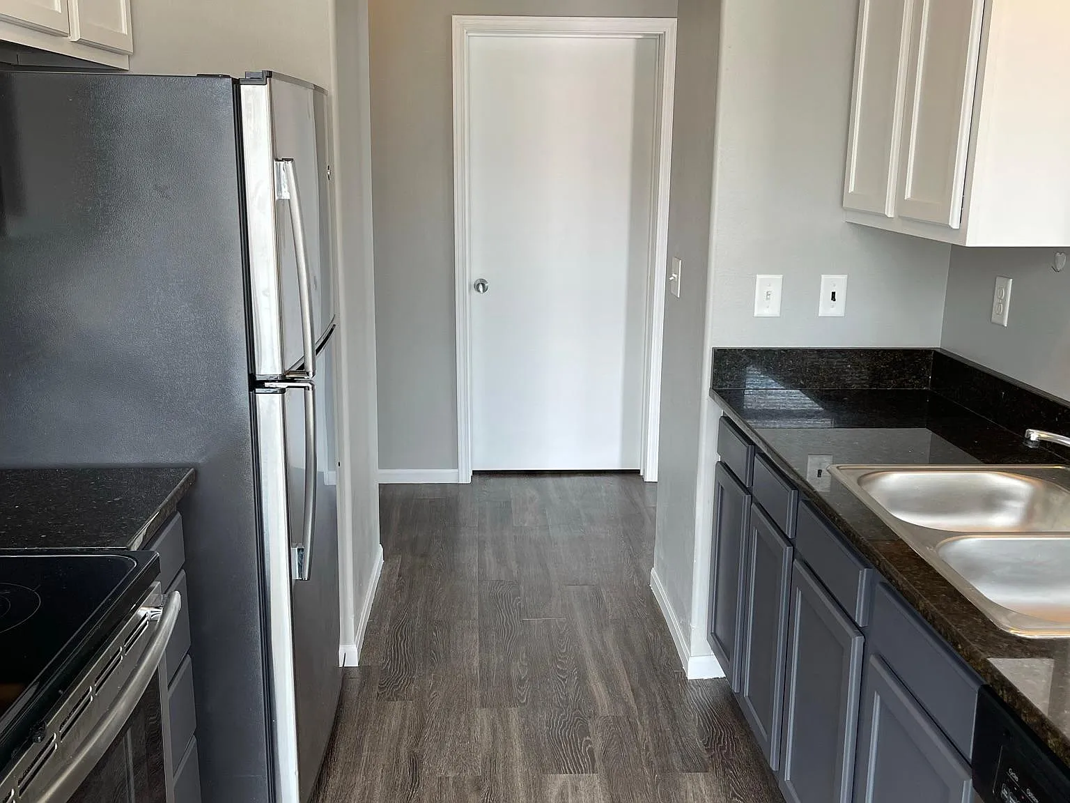 2 bed, $2,404 — Photo 4