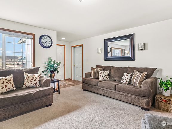 5th image of 1145 E Cypress Street