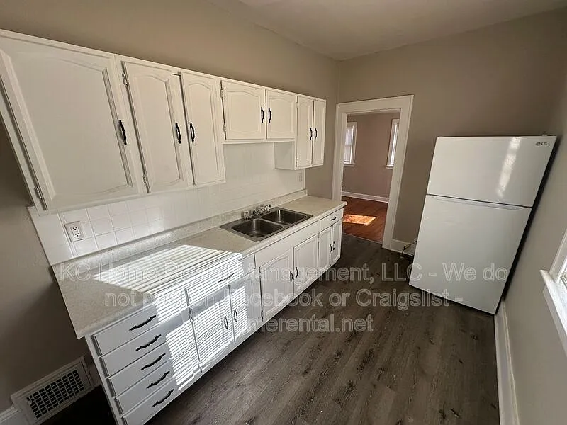 3 bed, 1.0 bath, $850 — Photo 4