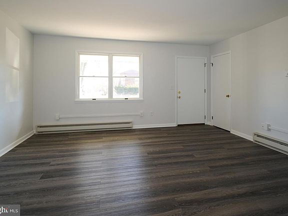 3rd image of 325-327 Strouse Ave