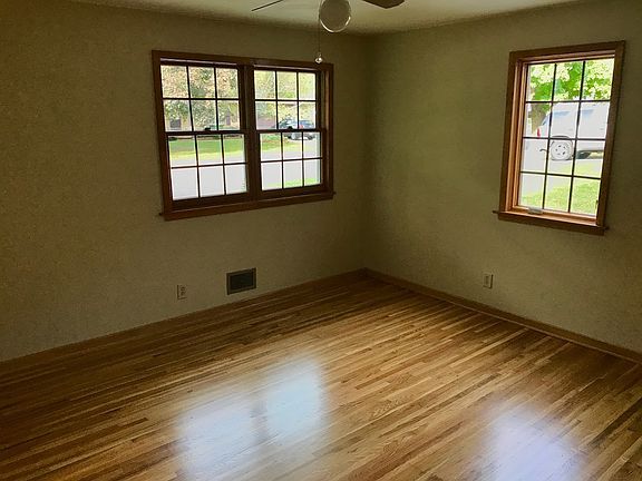5th image of 523 12th St NE