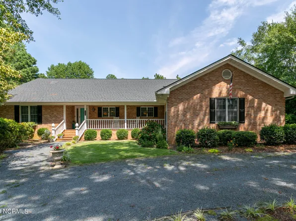 104 Sweetbriar Court, West End, NC 27376