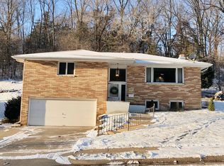 678 Kane St, Dubuque, IA 52001