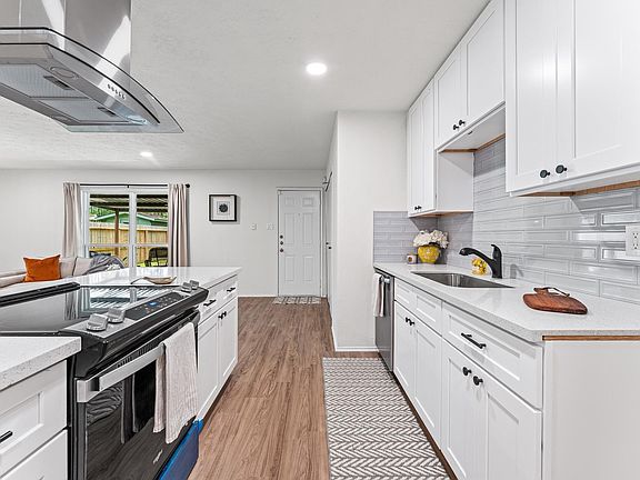 4th image of 2651 Lark Ln