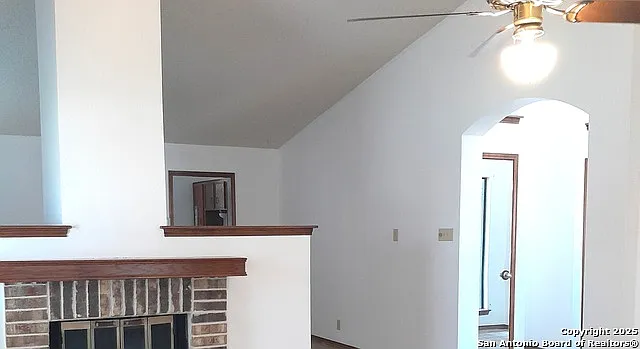 3 bed, 2.0 bath, 1807 sqft, $2,100 — Photo 4