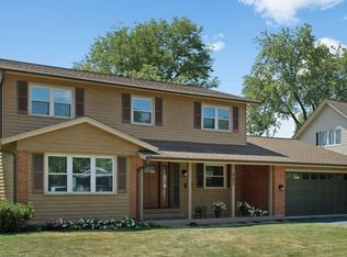 227 Banbury Ave, Elk Grove Village, IL 60007