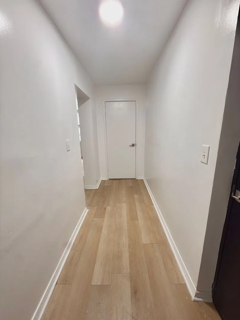 Studio, 1.0 bath, $930 — Photo 2