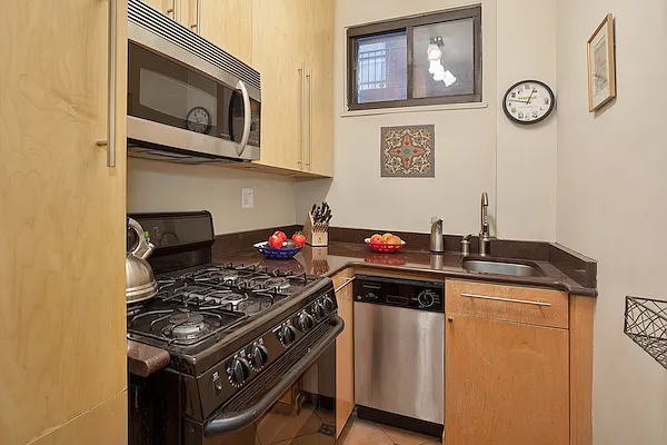 Sold by Taylor Real Estate Group, LLC | media 14