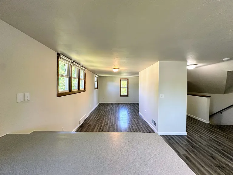 1628 Deckner Ave — Photo 6