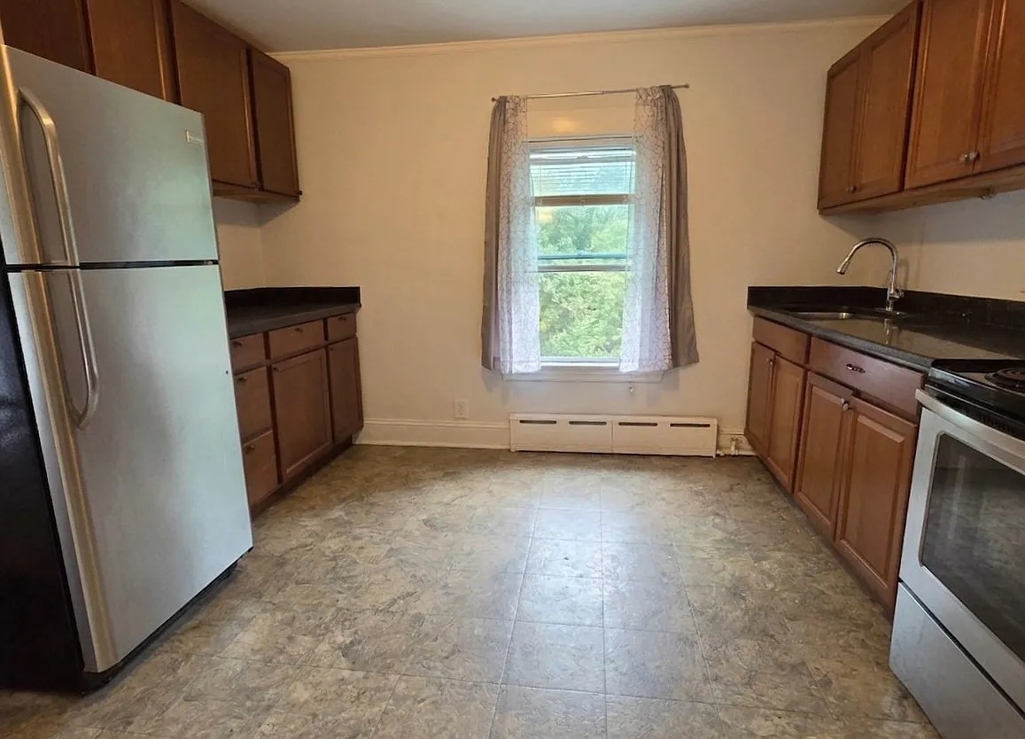 1 bed, 1.0 bath, 901 sqft, $1,950 — Photo 2