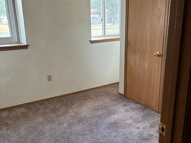 109 E Luverne St — Photo 30