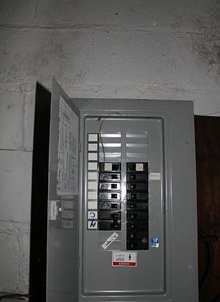 4th image of 2352 2nd St