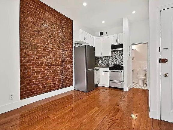 3rd image of 313 E 78th St APT 4A