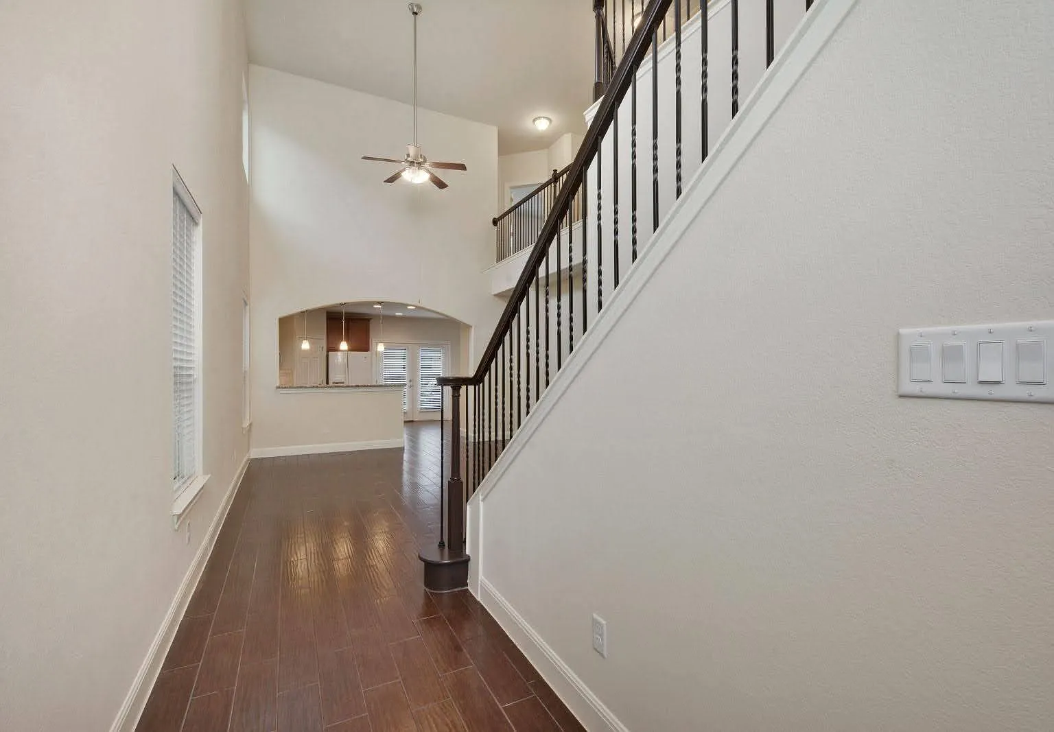 3 bed, 2.5 bath, 1937 sqft, $2,400 — Photo 3