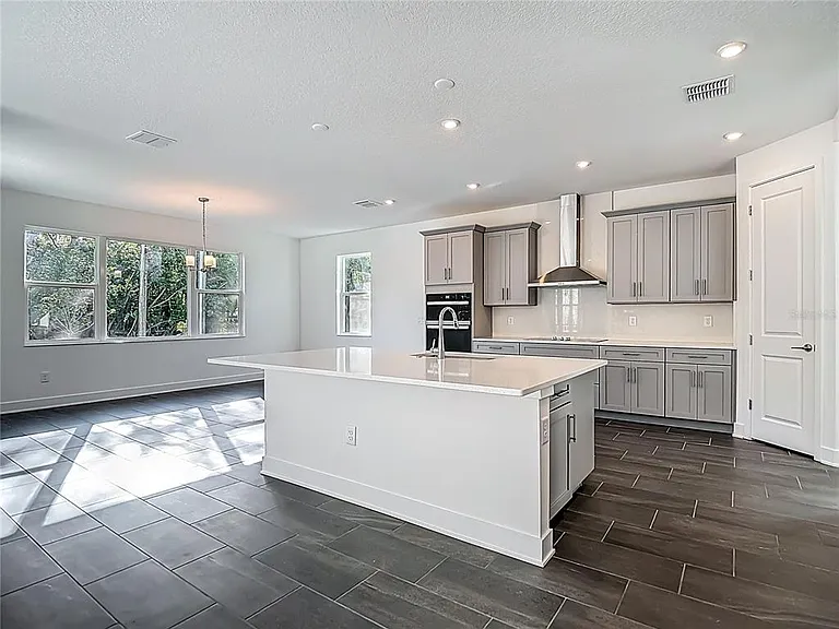410 S West Shore Blvd — Photo 24