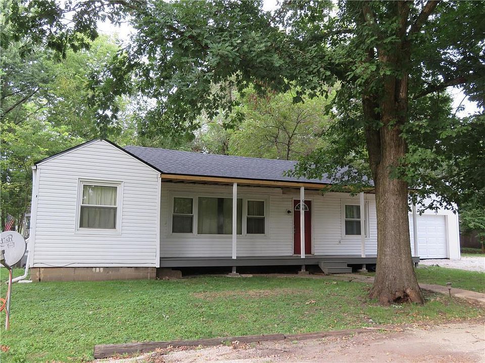 1st image of 608 S 4th St