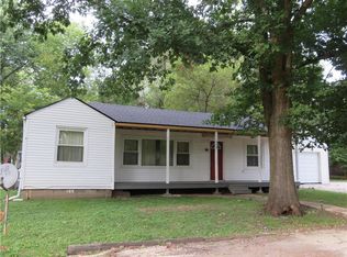 608 S 4th St, Louisburg, KS 66053