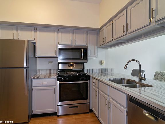 3rd image of 1471 Golfview Dr