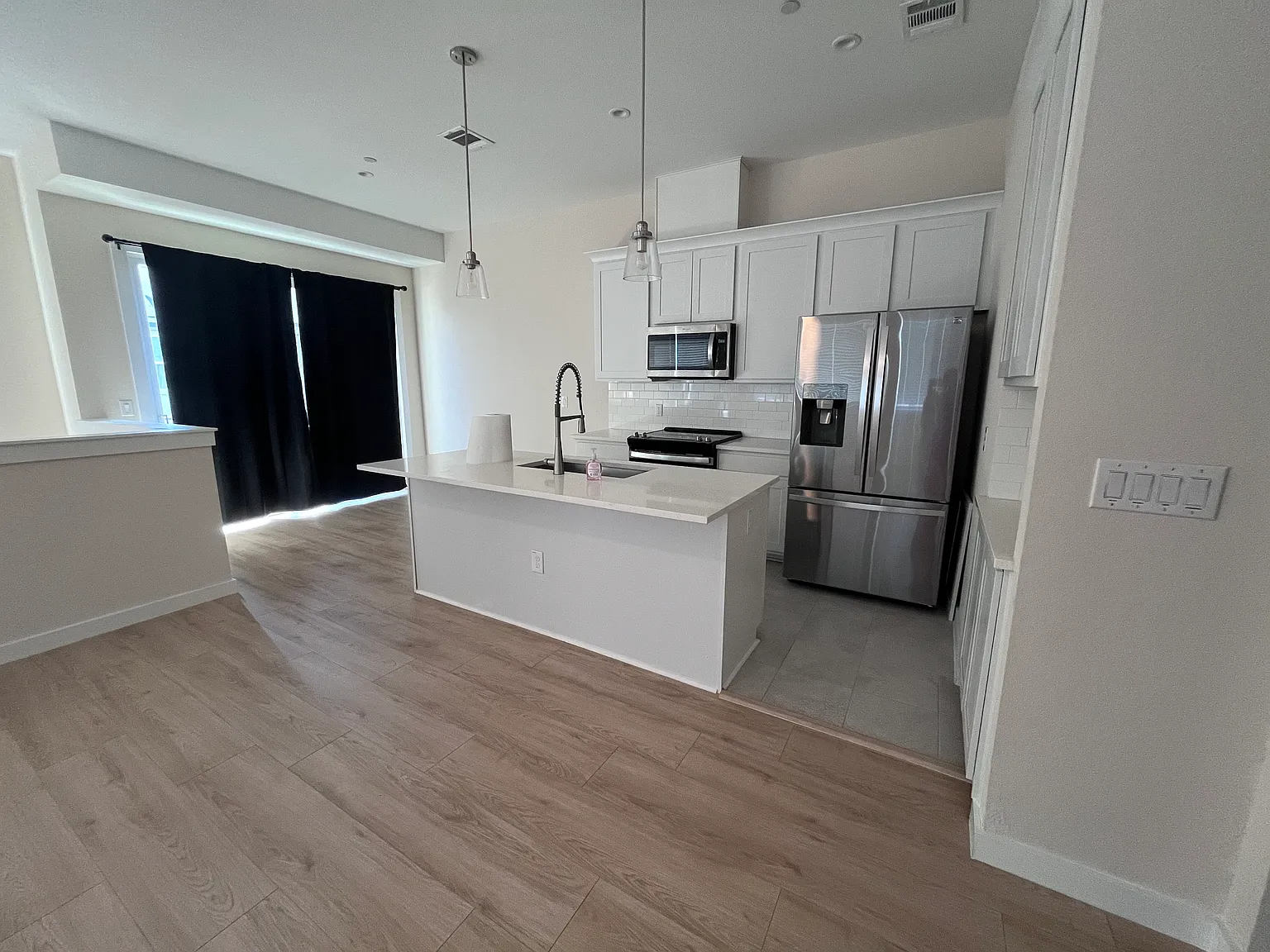 2 bed, 1550 sqft, $2,499 — Photo 2