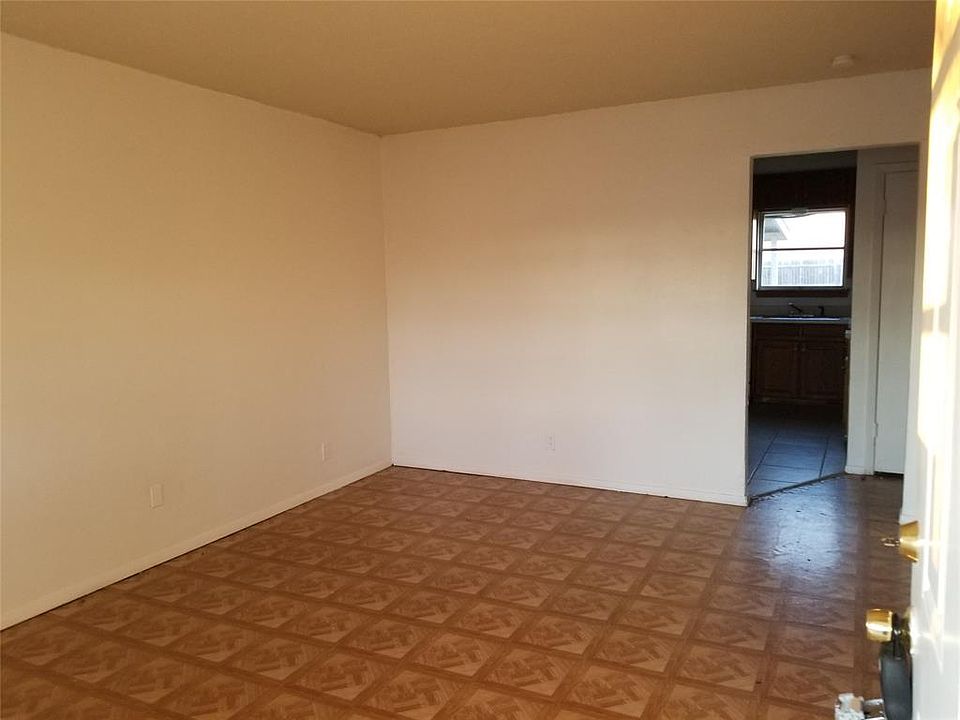 1st image of 1221 Chapman Dr