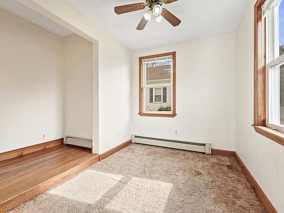 4th image of 38 Monroe St E